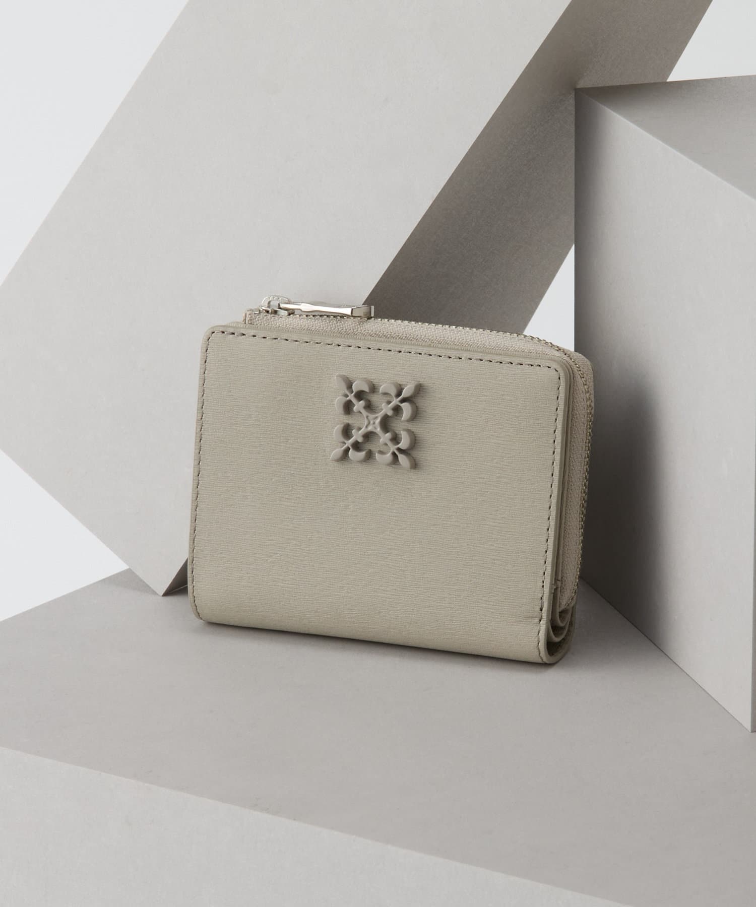 Russet [Water grain leather] Monogram plate half wallet